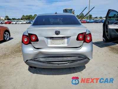 Zdjęcie 6 z 12 samochodu: 2010 VOLKSWAGEN JETTA SE VIN:3VWRX7AJ2AM063339 - miniatura