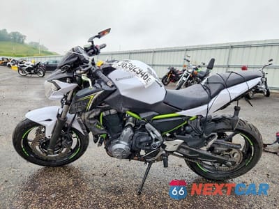 Trzecie zdjęcie samochodu z tyłu: 2017 KAWASAKI ER650 G VIN:JKAEREG13HDA01183 - miniatura