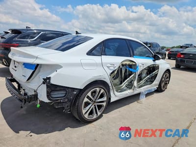 Trzecie zdjęcie samochodu z tyłu: 2026 AUDI A3 PREMIUM PLUS VIN:WAUHUDGY4TA044573 - miniatura
