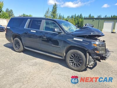 Czwarte zdjęcie samochodu z boku: 2019 CHEVROLET SUBURBAN C1500 LT VIN:1GNSCHKC0KR130159 - miniatura