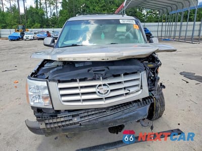 Piąte zdjęcie samochodu w środku: 2002 CADILLAC ESCALADE LUXURY VIN:1GYEK63N62R152478 - miniatura