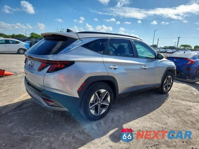 Trzecie zdjęcie samochodu z tyłu: 2025 HYUNDAI TUCSON SEL VIN:5NMJB3DE7SH450138 - miniatura