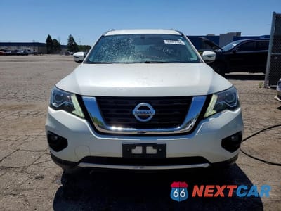 Piąte zdjęcie samochodu w środku: 2017 NISSAN PATHFINDER SV VIN:5N1DR2MM0HC648489 - miniatura