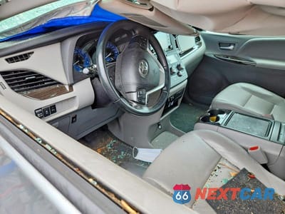 Zdjęcie 8 z 12 samochodu: 2019 TOYOTA SIENNA XLE 8-PASSENGER VIN:5TDYZ3DC5KS980517 - miniatura
