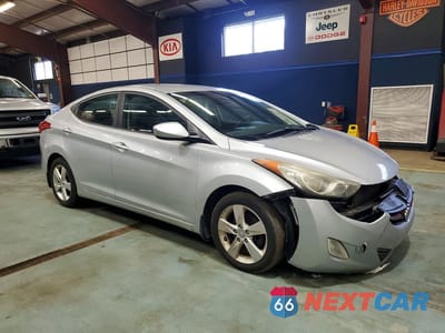 Czwarte zdjęcie samochodu z boku: 2013 HYUNDAI ELANTRA VIN:5NPDH4AE0DH401049 - miniatura