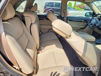 Zdjęcie 11 z 13 samochodu: 2012 KIA SORENTO LX VIN:5XYKT3A14CG252759 - miniatura