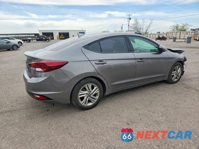 Trzecie zdjęcie samochodu z tyłu: 2020 HYUNDAI ELANTRA SEL VIN:5NPD84LF9LH529908 - miniatura