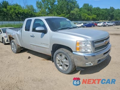 Czwarte zdjęcie samochodu z boku: 2012 CHEVROLET SILVERADO K1500 LT VIN:1GCRKSE73CZ202740 - miniatura