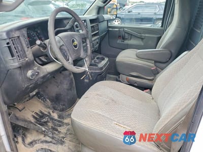 Zdjęcie 7 z 13 samochodu: 2017 CHEVROLET EXPRESS G2500 VIN:1GCWGAFF4H1132563 - miniatura