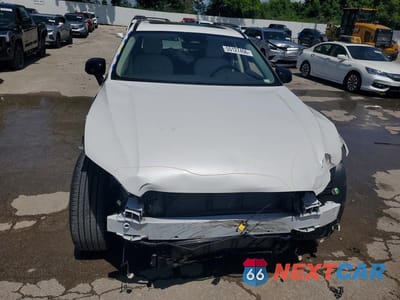 Piąte zdjęcie samochodu w środku: 2024 VOLVO XC60 PLUS VIN:YV4L12RL8R1917663 - miniatura