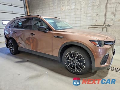 Czwarte zdjęcie samochodu z boku: 2025 MAZDA CX-70 PREMIUM VIN:JM3KJDHA0S1100176 - miniatura