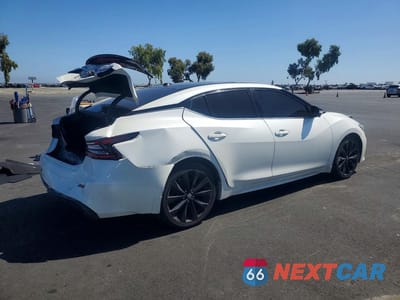 Trzecie zdjęcie samochodu z tyłu: 2019 NISSAN MAXIMA 3.5 SR VIN:1N4AA6AV4KC382202 - miniatura