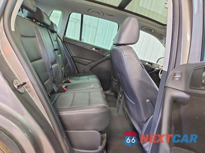 Zdjęcie 10 z 12 samochodu: 2011 VOLKSWAGEN TIGUAN S VIN:WVGBV7AX8BW532526 - miniatura