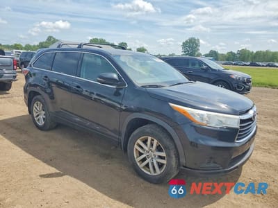 Czwarte zdjęcie samochodu z boku: 2015 TOYOTA HIGHLANDER LE VIN:5TDBKRFH7FS219256 - miniatura
