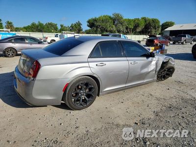 Trzecie zdjęcie samochodu z tyłu: 2015 CHRYSLER 300 S VIN:2C3CCABGXFH807770 - miniatura