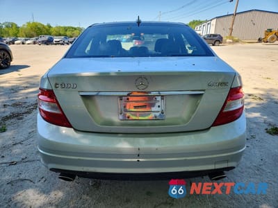 Zdjęcie 6 z 12 samochodu: 2011 MERCEDES-BENZ C 300 4MATIC VIN:WDDGF8BB9BR148615 - miniatura