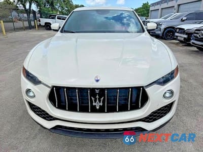 Piąte zdjęcie samochodu w środku: 2018 MASERATI LEVANTE VIN:ZN661XUA6JX292117 - miniatura