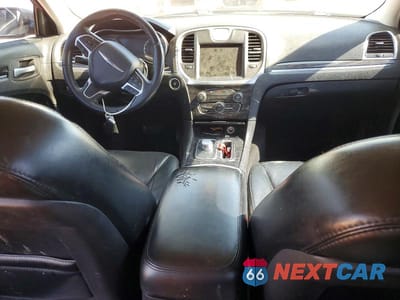 Zdjęcie 8 z 12 samochodu: 2016 CHRYSLER 300 LIMITED VIN:2C3CCAAG2GH116767 - miniatura