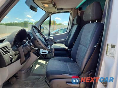 Zdjęcie 7 z 13 samochodu: 2011 MERCEDES-BENZ SPRINTER VIN:WD3PE7CC7B5574416 - miniatura