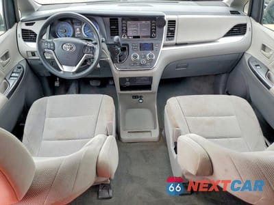 Zdjęcie 8 z 13 samochodu: 2019 TOYOTA SIENNA L 7-PASSENGER VIN:5TDZZ3DC0KS969879 - miniatura