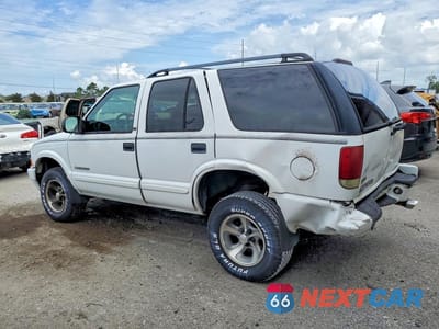 Drugie zdjęcie samochodu z przodu: 2002 CHEVROLET BLAZER VIN:1GNCS13W52K141299 - miniatura