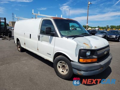Czwarte zdjęcie samochodu z boku: 2004 CHEVROLET EXPRESS G3500 VIN:1GCHG39U741150399 - miniatura