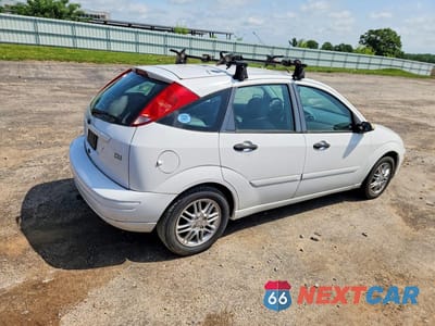 Trzecie zdjęcie samochodu z tyłu: 2003 FORD FOCUS ZX5 VIN:3FAHP37323R133658 - miniatura