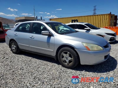 Czwarte zdjęcie samochodu z boku: 2003 HONDA ACCORD LX VIN:3HGCM56363G701398 - miniatura