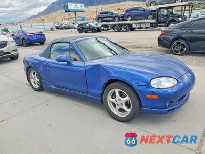 Czwarte zdjęcie samochodu z boku: 1999 MAZDA MX-5 MIATA VIN:JM1NB3535X0131049 - miniatura