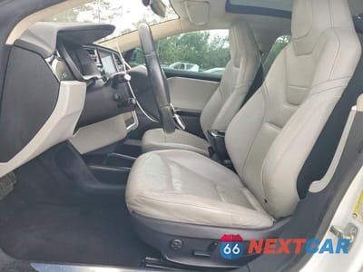 Zdjęcie 7 z 12 samochodu: 2016 TESLA MODEL S VIN:5YJSA1E20GF126716 - miniatura
