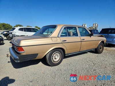 Trzecie zdjęcie samochodu z tyłu: 1984 MERCEDES-BENZ 300 DT VIN:WDBAB33A0EA036243 - miniatura
