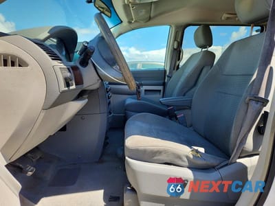 Zdjęcie 7 z 13 samochodu: 2010 CHRYSLER TOWN & COUNTRY LX VIN:2A4RR4DE1AR137850 - miniatura