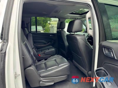 Zdjęcie 10 z 12 samochodu: 2019 CHEVROLET SUBURBAN K1500 LT VIN:1GNSKHKC1KR273818 - miniatura