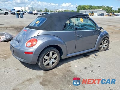 Trzecie zdjęcie samochodu z tyłu: 2006 VOLKSWAGEN NEW BEETLE CONVERTIBLE OPTION PACKAGE 1 VIN:3VWRF31Y76M308569 - miniatura