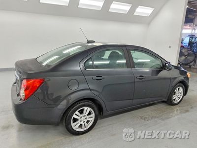 Trzecie zdjęcie samochodu z tyłu: 2015 CHEVROLET SONIC LT VIN:1G1JC5SH1F4122341 - miniatura