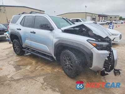 Czwarte zdjęcie samochodu z boku: 2025 TOYOTA 4RUNNER SR5 VIN:JTEVA5AR7S5003489 - miniatura
