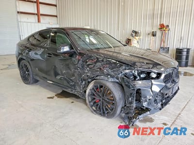 Czwarte zdjęcie samochodu z boku: 2024 BMW X6 XDRIVE40I VIN:5UX33EX05R9U96573 - miniatura