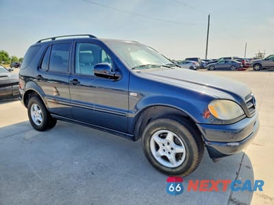Czwarte zdjęcie samochodu z boku: 2000 MERCEDES-BENZ ML 320 VIN:4JGAB54E9YA174586 - miniatura