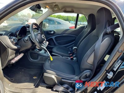 Zdjęcie 7 z 12 samochodu: 2017 SMART FORTWO VIN:WMEFJ5DA9HK194665 - miniatura
