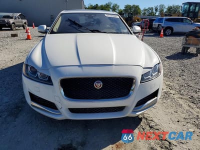 Piąte zdjęcie samochodu w środku: 2019 JAGUAR XF PREMIUM VIN:SAJBD4FX9KCY78845 - miniatura