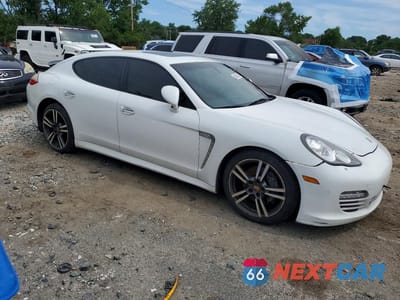 Czwarte zdjęcie samochodu z boku: 2013 PORSCHE PANAMERA 2 VIN:WP0AA2A78DL016816 - miniatura