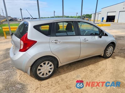 Trzecie zdjęcie samochodu z tyłu: 2016 NISSAN VERSA NOTE SV VIN:3N1CE2CP6GL381565 - miniatura