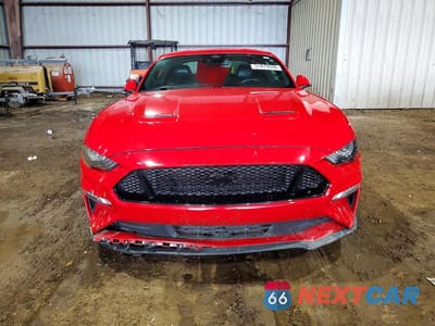 Piąte zdjęcie samochodu w środku: 2021 FORD MUSTANG VIN:1FA6P8TH4M5100817 - miniatura