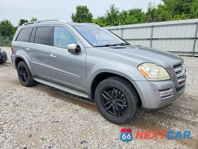 Czwarte zdjęcie samochodu z boku: 2010 MERCEDES-BENZ GL 550 4MATIC VIN:4JGBF8GE6AA616073 - miniatura