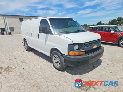Czwarte zdjęcie samochodu z boku: 2014 CHEVROLET EXPRESS G1500 VIN:1GCSGAFX9E1191465 - miniatura