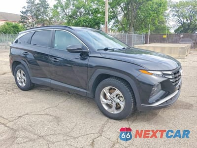 Czwarte zdjęcie samochodu z boku: 2023 HYUNDAI TUCSON VIN:5NMJBCAE8PH216473 - miniatura