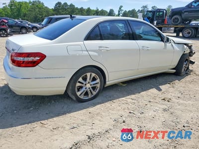 Trzecie zdjęcie samochodu z tyłu: 2011 MERCEDES-BENZ E 350 4MATIC VIN:WDDHF8HBXBA318832 - miniatura