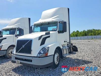 Drugie zdjęcie samochodu z przodu: 2017 VOLVO VNL SEMI TRUCK VIN:4V4N39TG5HN988017 - miniatura