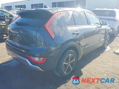 Trzecie zdjęcie samochodu z tyłu: 2026 KIA NIRO LX VIN:KNDCP3LE2T5343837 - miniatura