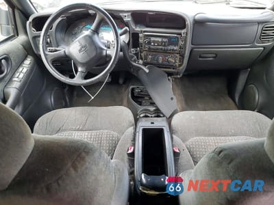 Zdjęcie 8 z 13 samochodu: 2002 CHEVROLET BLAZER VIN:1GNCS13W52K141299 - miniatura